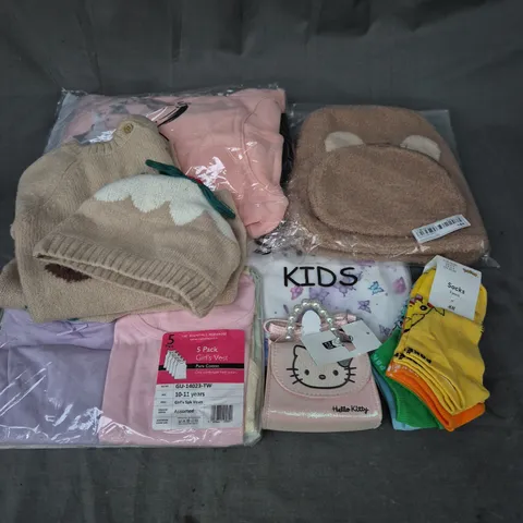 BOX OF APPROXIMATELY 30 ASSORTED KIDS CLOTHING ITEMS TO INCUDE - BAG, TOPS, SOCKS, ETC