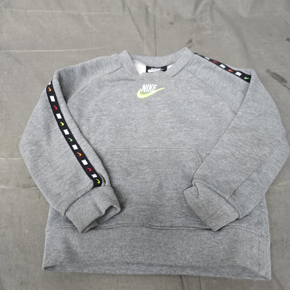 NIKE KIDS' GREY FLEECE SWEATSHIRT – UK 3T (2-3 YEARS)
