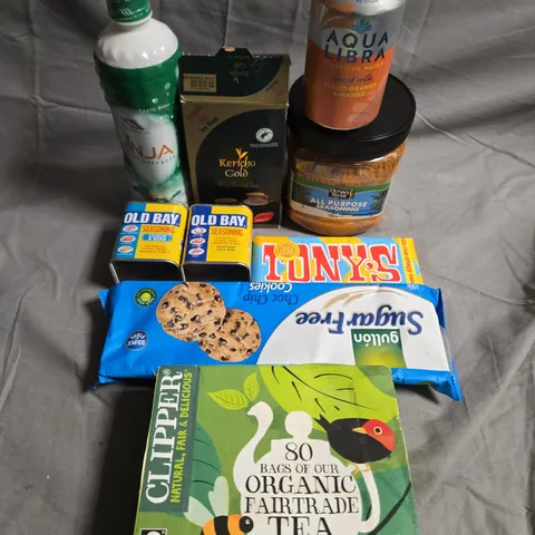 APPROXIMATELY 10 ASSORTED FOOD &DRINK ITEMS TO INCLUDE - TONYS CHOCOLATE, COOKIES AND TEA BAGS  - COLLECTION ONLY