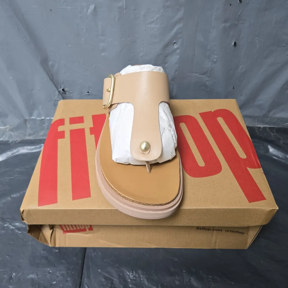 BOXED PAIR OF FITFLOP GEN-FF BUCKLE LEATHER TOE-POST SANDALS IN CLASSIC BEIGE - UK 6.5