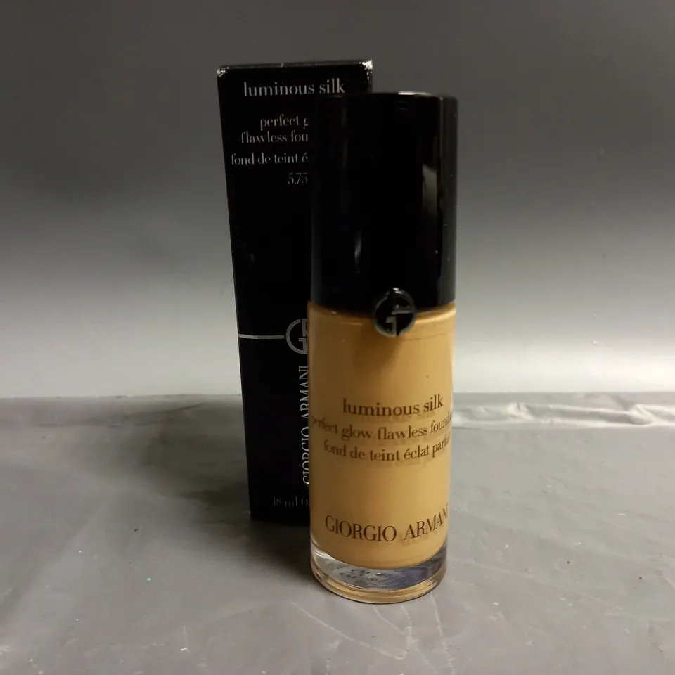 BOXED GIORGIO ARMANI LUMINOUS SILK PERFECT GLOW FOUNDATION 5.75 18ML 