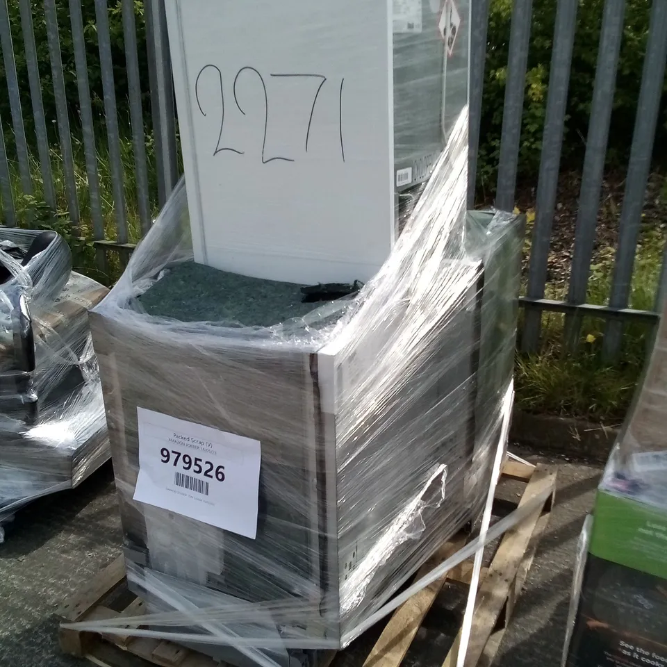 PALLET OF ASSORTED ITEMS INCLUDING RUSSELL HOBBS 66L TABLE TOP MINI FRIDGE - WHITE AND 2X COMFEE FULLY INTEGRATED DISHWASHER - WHITE