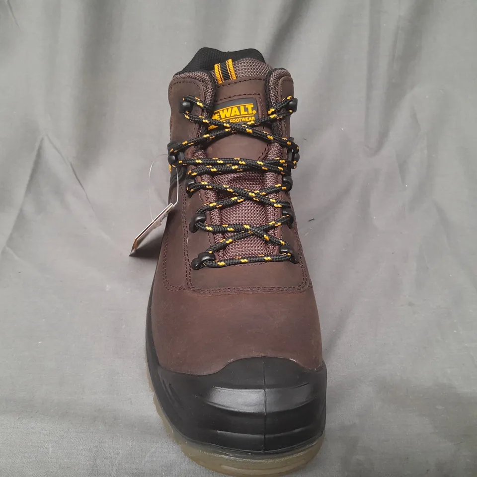 BOXED PAIR OF DEWALT NORTH DAKOTA STEEL TOE SAFETY BOOTS IN BROWN UK SIZE 9