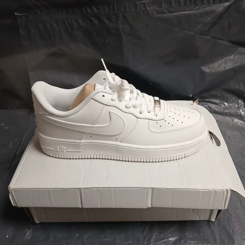 NIKE AIR FORCE 1 LOW WHITE SNEAKERS 7.5