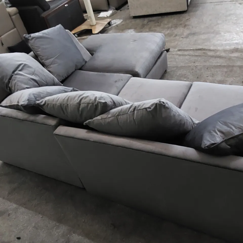 DESIGNER CORNER SOFA IN GREY FABRIC WITH SCATTER CUSHIONS 