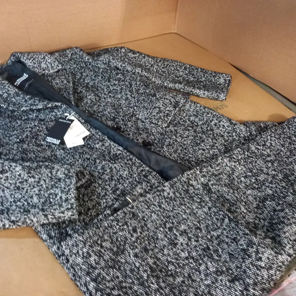 MNG PERNILLE MANGO LONGLINE COAT IN BLACK/WHITE MIX - UK S 