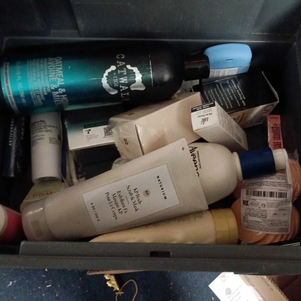 APPROXIMATEY 20 ASSORTED HEALTH AND BEAUTY PRODUCTS TO INCLUDE - AVEENO BODY OIL SPRAY - BONDI SANDS SUN LOTION AND CETAPHIL GENTLE SKIN CLEANSER