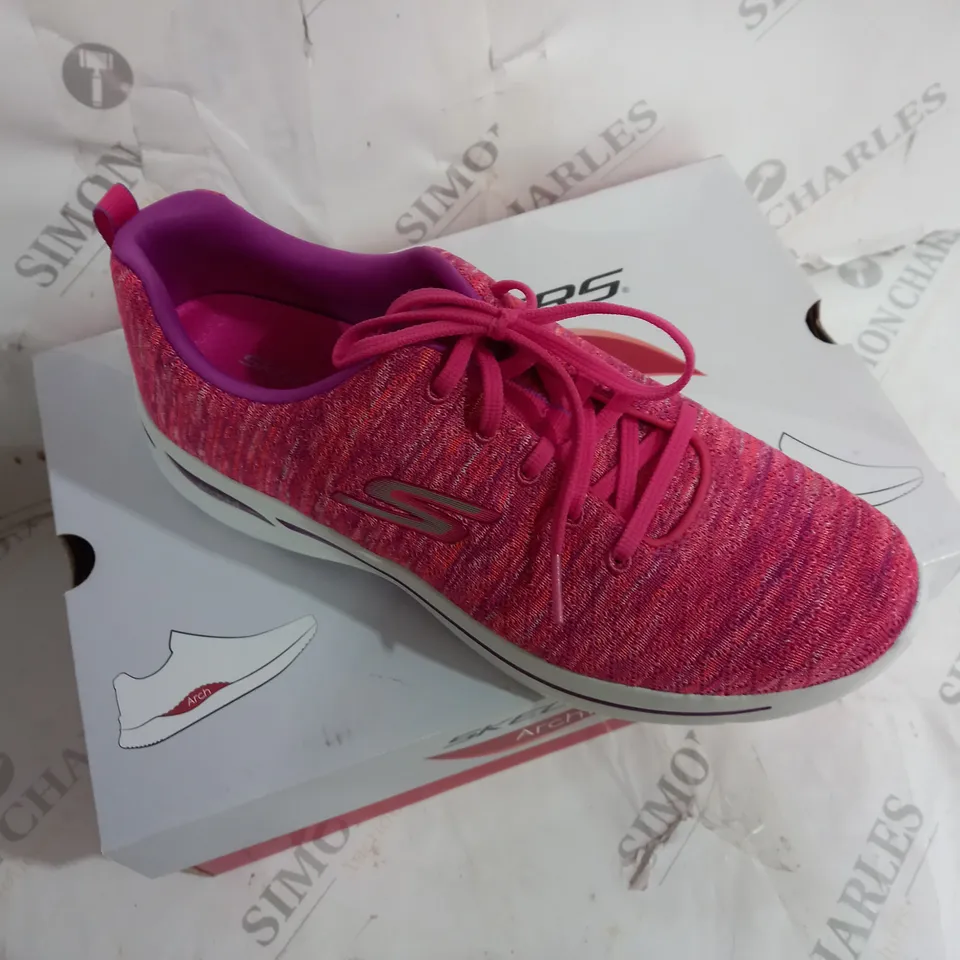 BOXED PAIR OF SKECHERS GO WALK ARCH FIT GLEE PINK TEXTILE UK 7