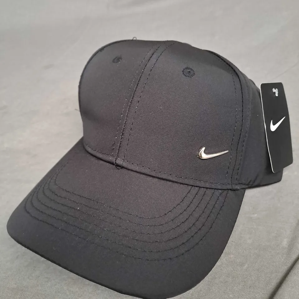 NIKE RAISED LOGO CAP IN BLACK