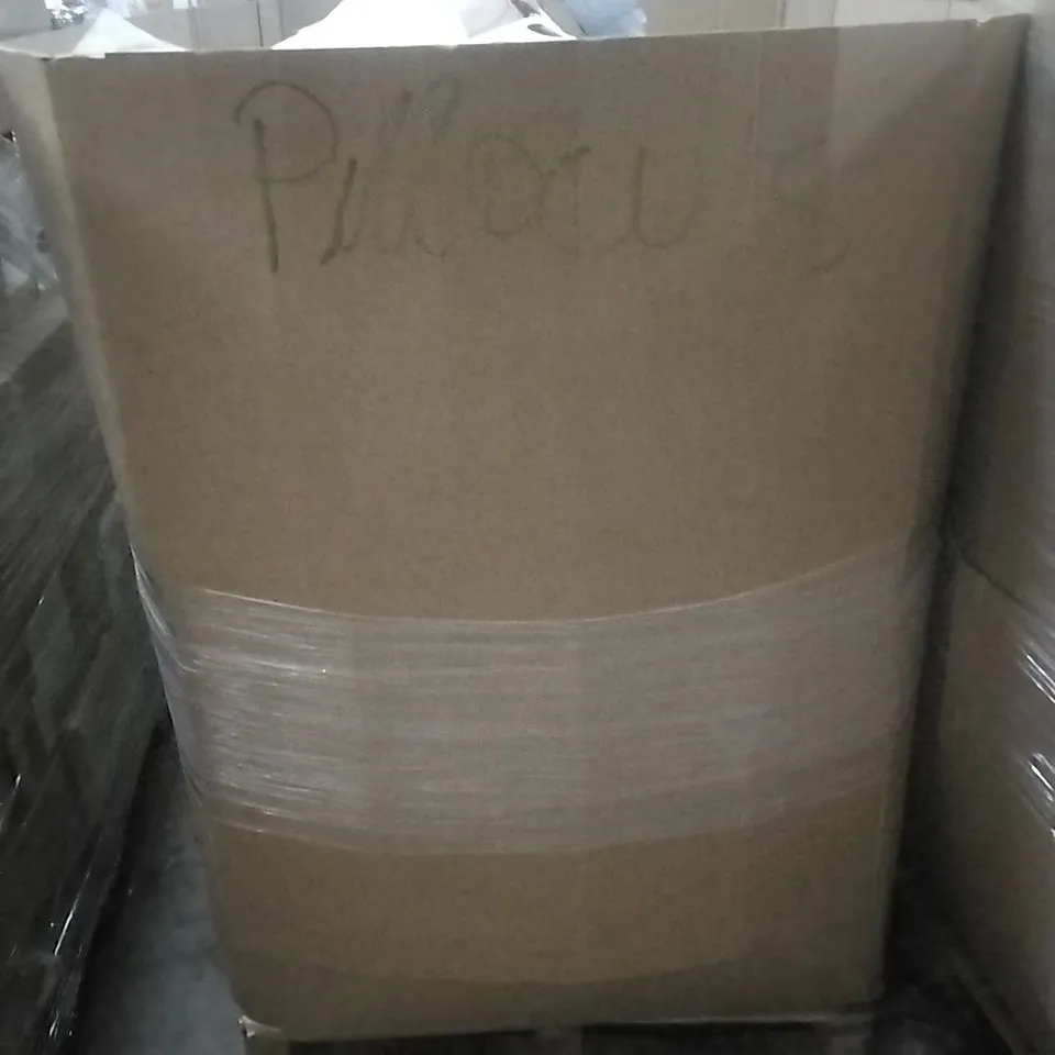 A PALLET CONTAINING A LARGE QUANTITY OF PILLOWS, LUMBAR PILLOWS AND SIMILAR PRODUCTS ETC