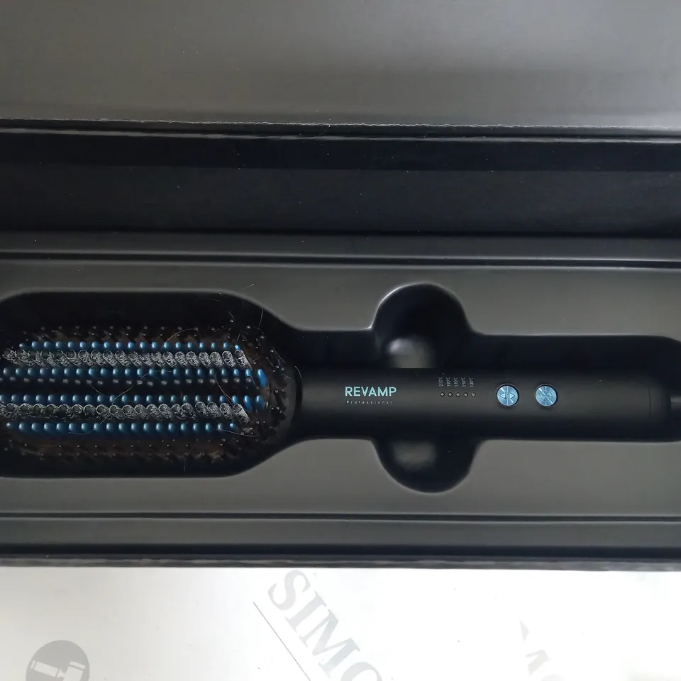 BOXED REVAMP PROGLOSS DEEPFORM BRUSH (BR-2000-GB)