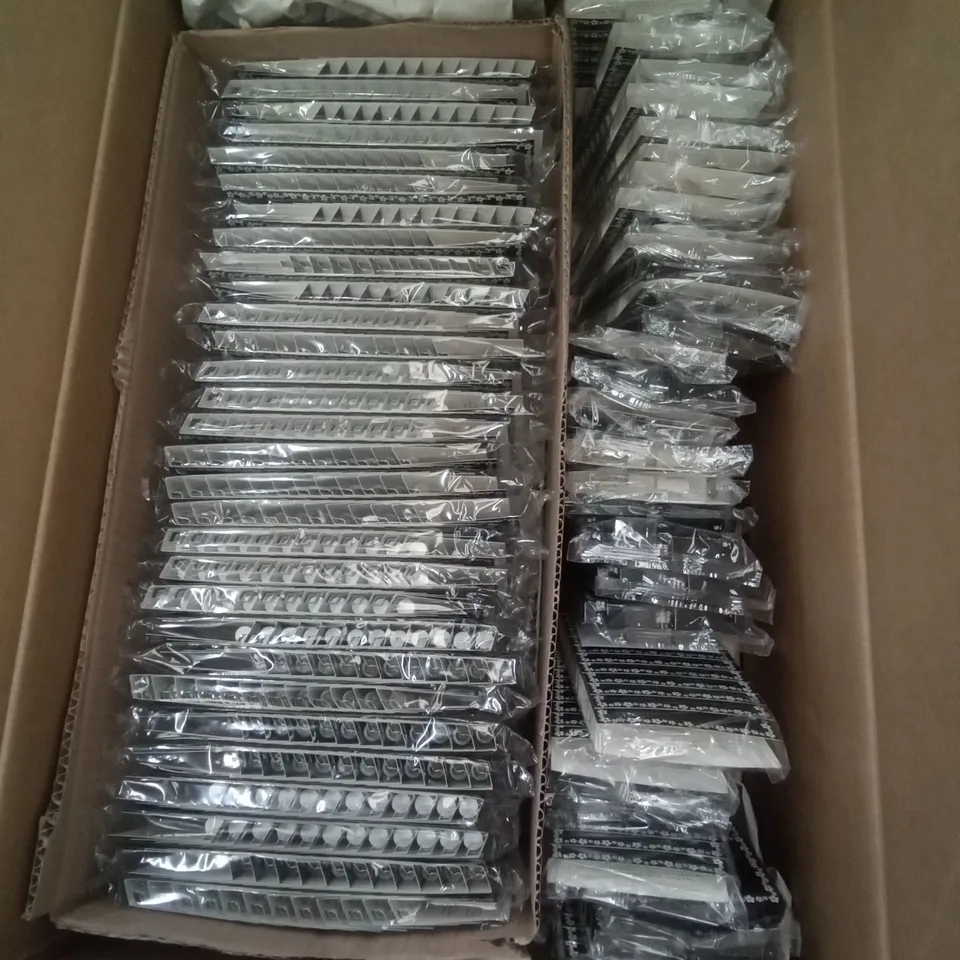 BOX OF APPROX 800 MARC JACOBS DAISY 1.2ML TESTER SPRAYS 