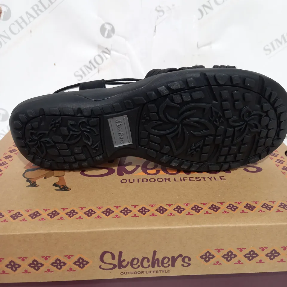 BOXED SKECHERS VEGAN SANDALS SIZE UNSPECIFIED