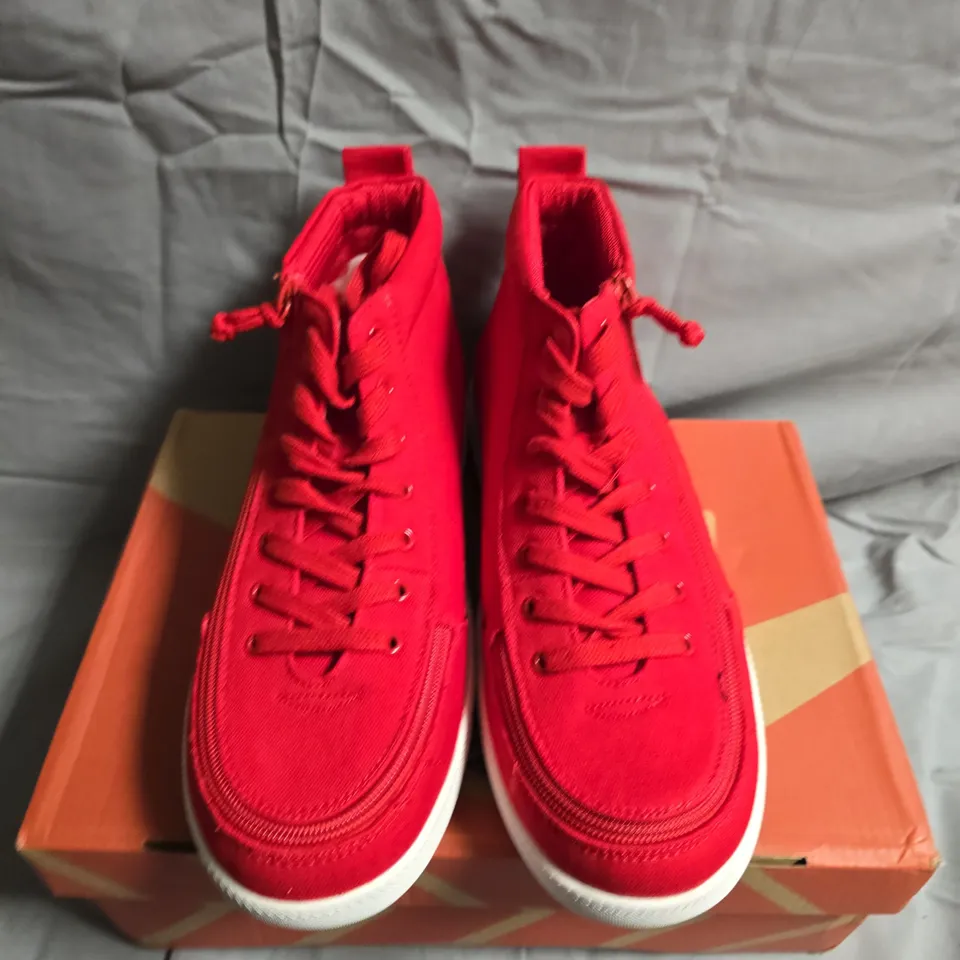BOXED PAIR OF BILLY CLASSIC HIGH TOP TRAINERS - UK SIZE 7 - WOMENS 