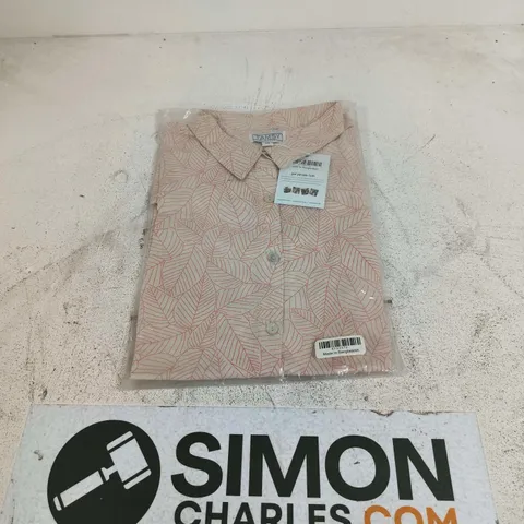 APPROXIMATELY 20 TAMSY LEAF PATTERNED SHIRTS - 14