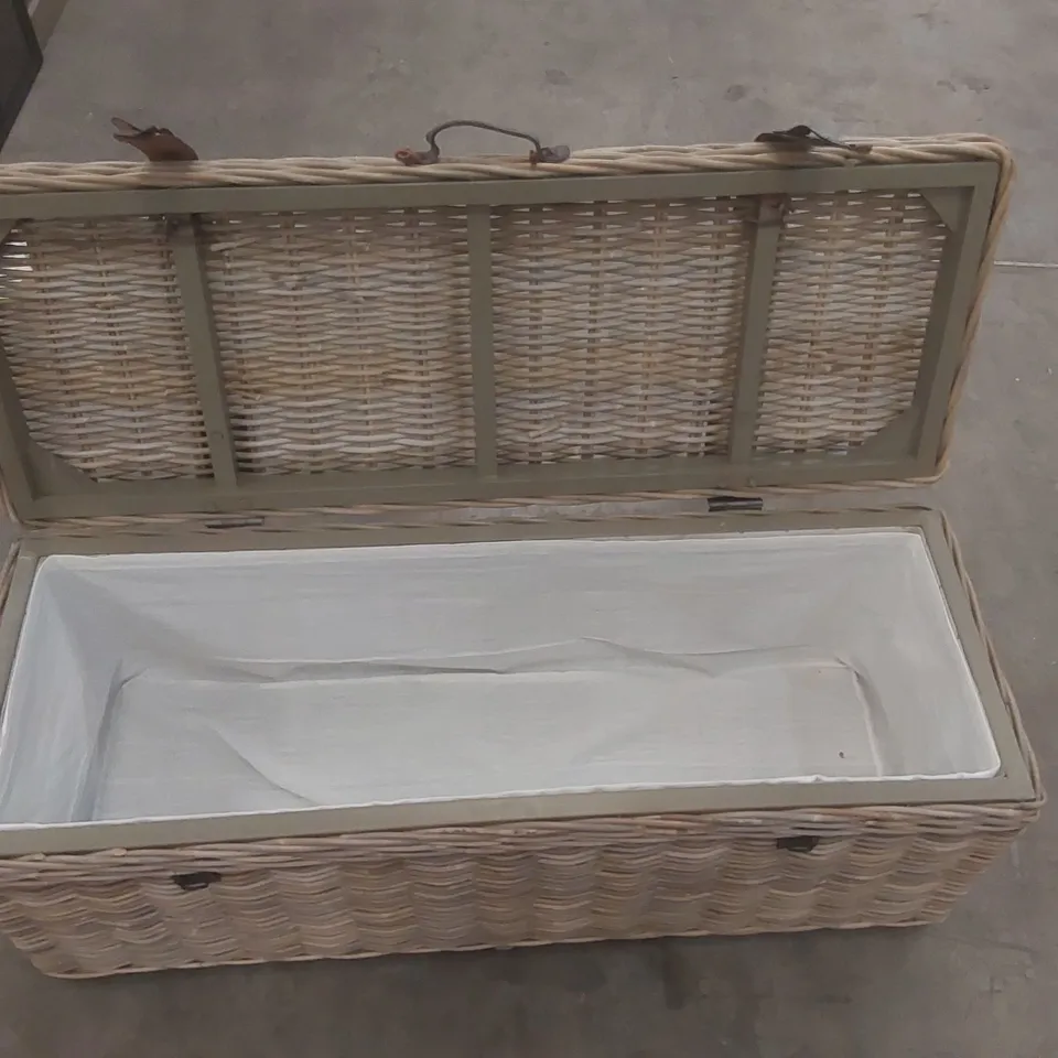 ALIYAHA HANDMADE KUBU RATTAN BLANKET BOX BENCH SEAT. LIFT TOP OTTOMAN STORAGE. LINED INTERIOR