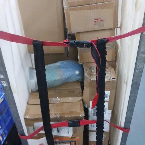CAGE OF APPROXIMATELY 10 ASSORTED HOUSEHOLD ITEMS TO INCLUDE - GARDEN TOOL ORGANISER, OUTDOOR WATER FEATURE, AND GARDEN LIGHTS ETC. - COLLECTION ONLY