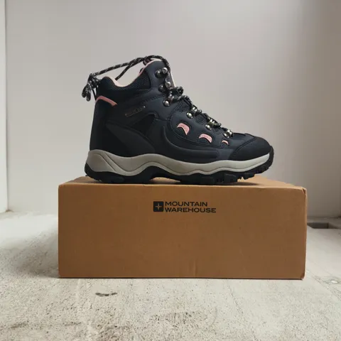 BOXED PAIR OF MOUNTAIN WAREHOUSE ADVENTURER WOMENS WATERPROOF WALKING BOOTS IN DUSKY PURPLE SIZE UK 5.5