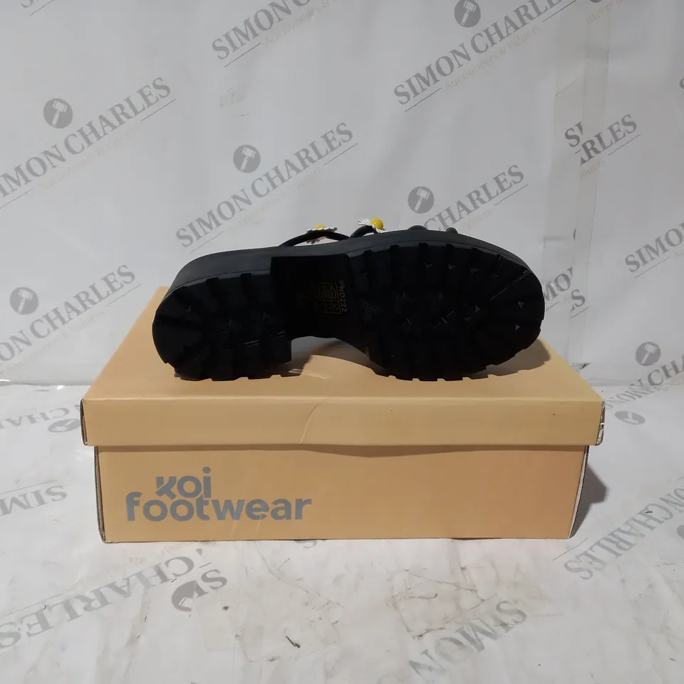 BRAND NEW BOXED PAIR OF KOI VEGAN BLOOMING DAISY OASIS STRAPPY SLIDERS IN BLACK - UK SIZE 3