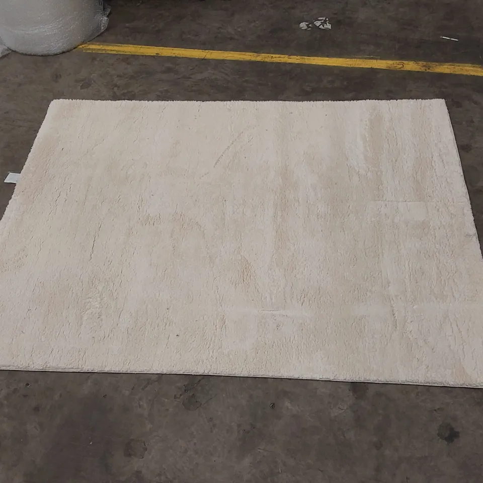 HIROTO RUG IN BEIGE // 165 X 120CM