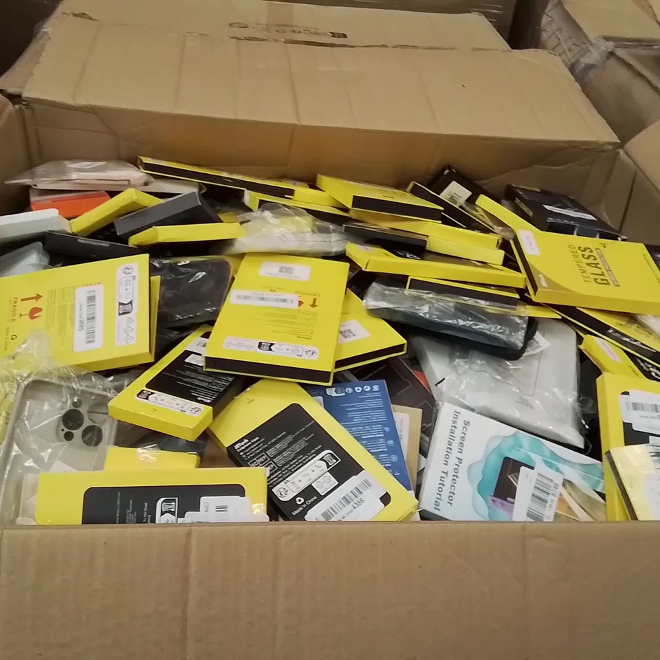 PALLET CONTAINING A LARGE QUANTITY OF PHONE CASES,SCREEN PROTECTORS 