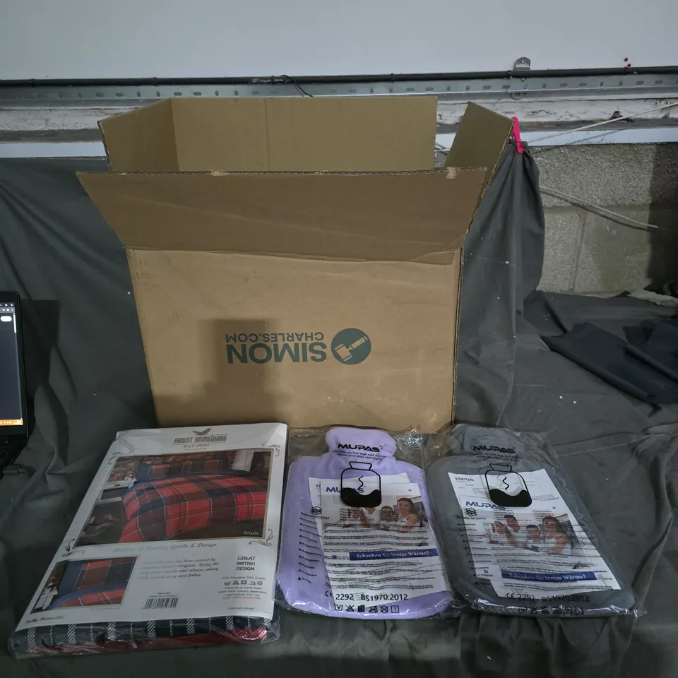 APPOXIMATLEY 10 ITEMS OF BOXED BEDDING TARTAN – PLAID DUVET COVER SET WITH 2 X HOT WATER BOTTLES AND VARIOUS HOUSEHOLD ITEMS.