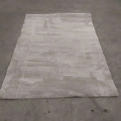 QUALITY DESIGNER AREA RUG - APPROXIMATELY 200 x 140cm