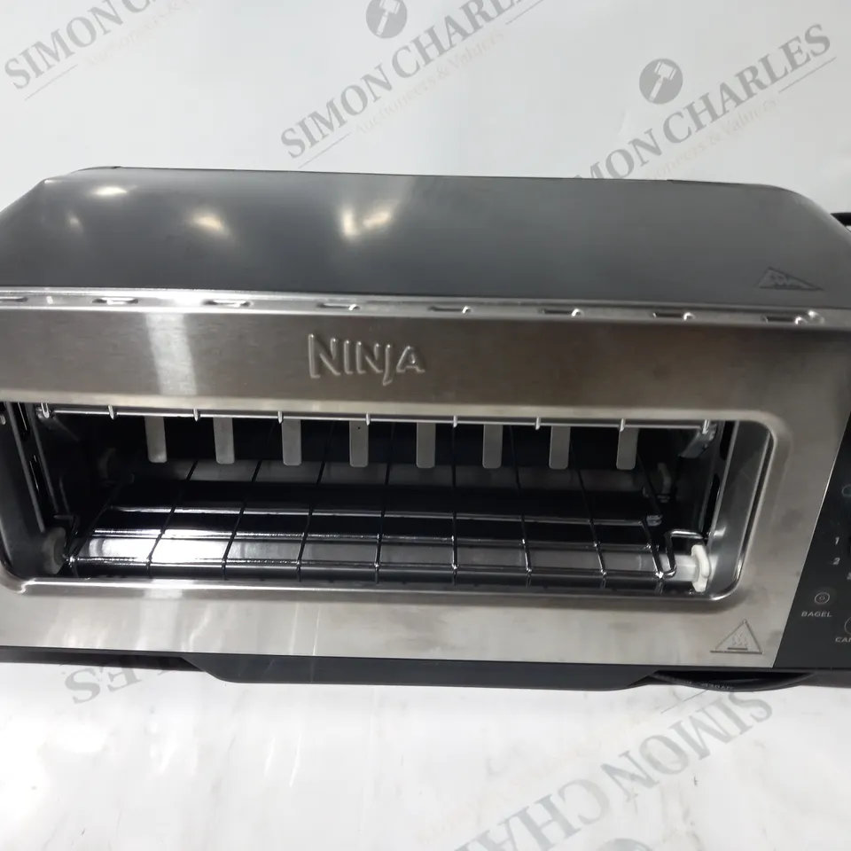 BOXED OUTLET NINJA 2 IN 1 TOASTER& GRILL ST100UK