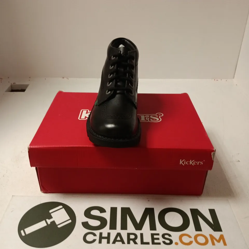 BOXED PAIR OF KICKERS HI W SHOES IN BLACK - EU 37