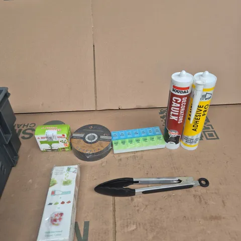 TOTE OF APPROXIMATELY 10 ASSORTED ITEMS INCLUDING DECORWALL PANEL ADHESIVE PRO, A FRUIT CUTTER AND SOUDAL DECORATORS CAULK