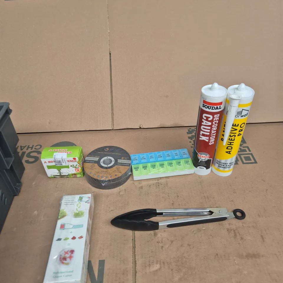 TOTE OF APPROXIMATELY 10 ASSORTED ITEMS INCLUDING DECORWALL PANEL ADHESIVE PRO, A FRUIT CUTTER AND SOUDAL DECORATORS CAULK