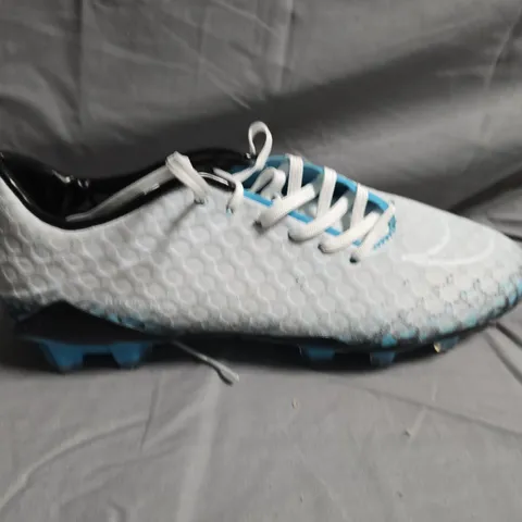 UNBOXED PAIR OF NIKE HYPERVENOM FOOTBALL BOOTS - UK SIZE 6.5