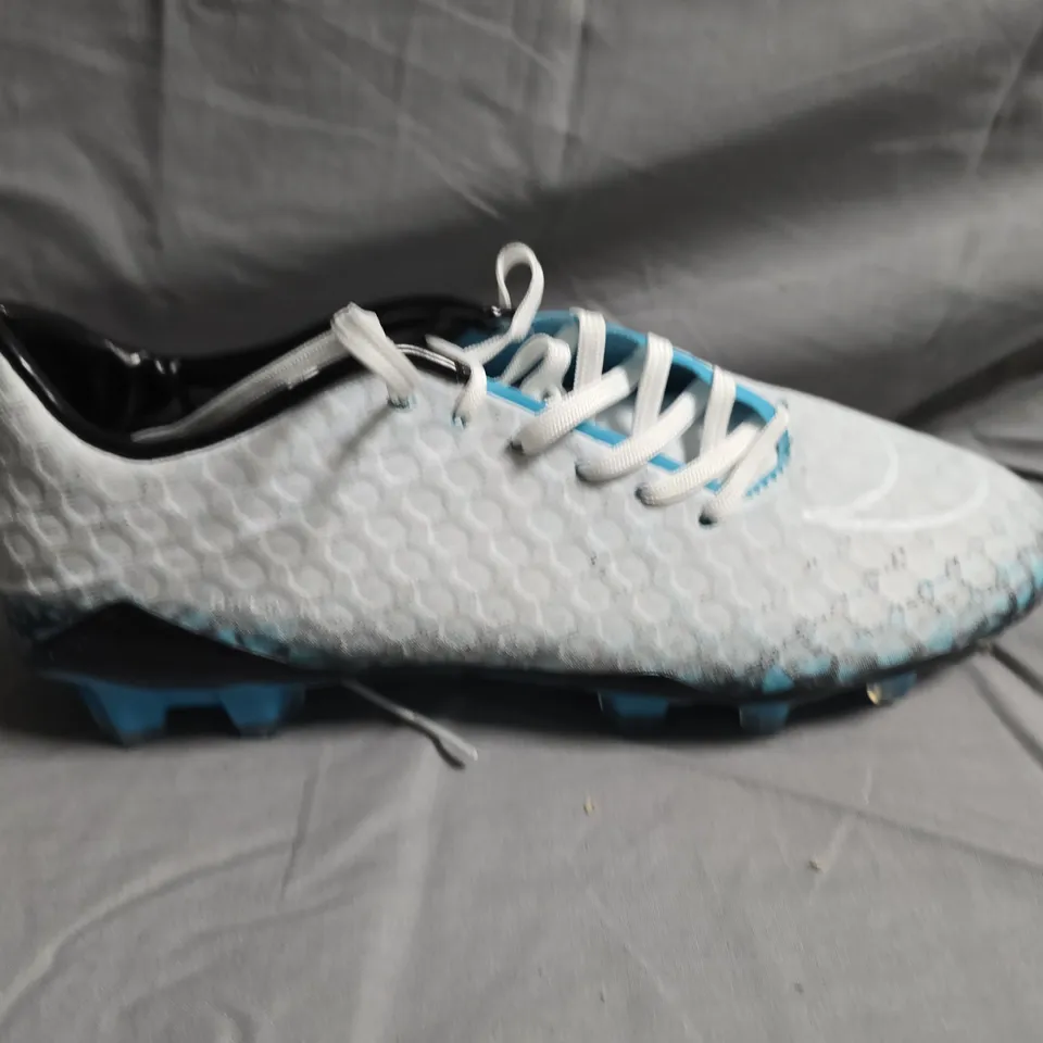 UNBOXED PAIR OF NIKE HYPERVENOM FOOTBALL BOOTS - UK SIZE 6.5