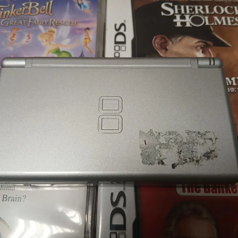 NINTENDO DS HANDHELD GAMES CONSOLE WITH FOURTEEN ASSORTED GAMES 