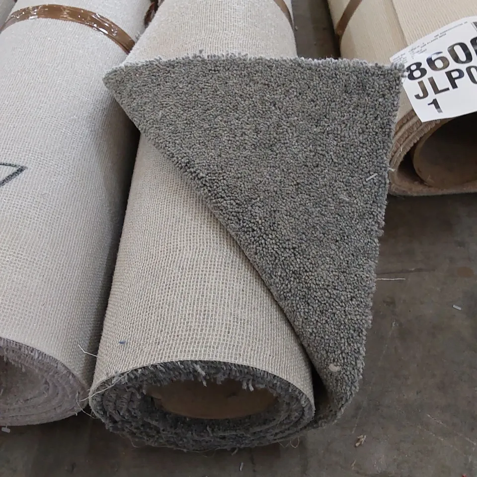 ROLL OF QUALITY DIM HEATHERS CARPET // SIZE: APPROX. 5 X 2.03m