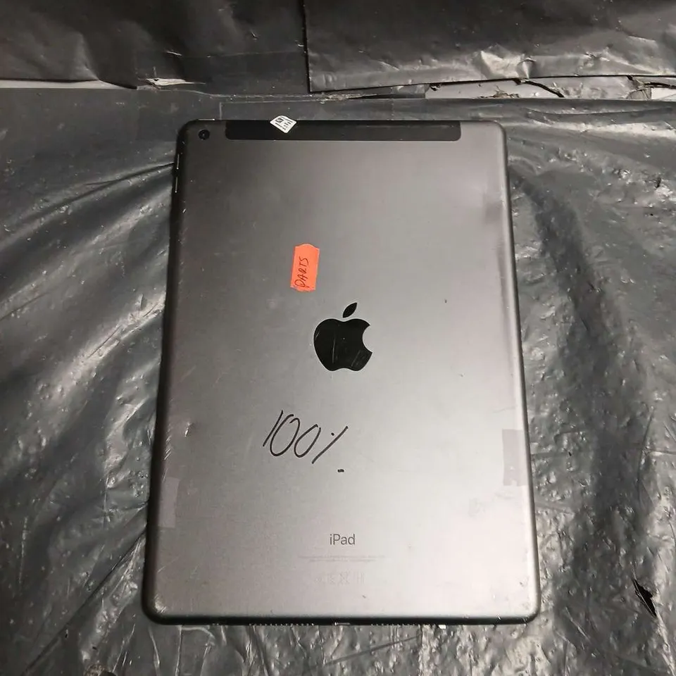 APPLE IPAD A2604 – SPACE GREY, CRACKED SCREEN - FOR PARTS