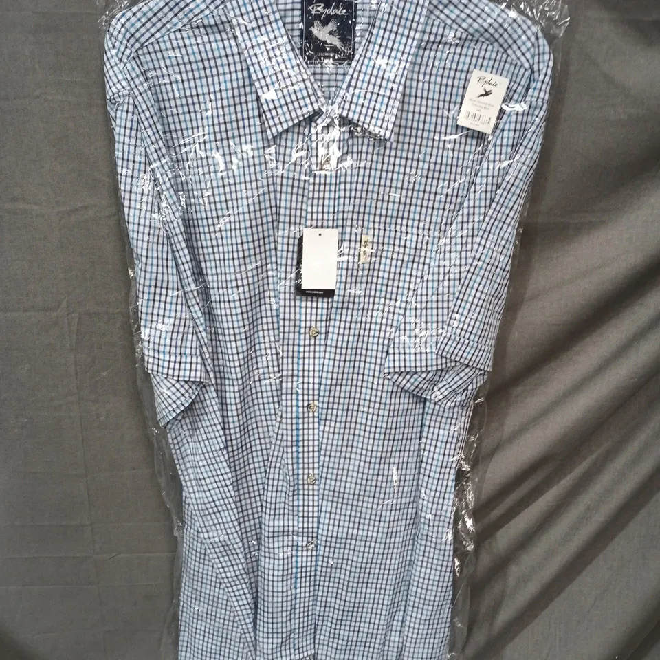 RYDALE MEN’S SHORT SLEEVE CHECK SHIRT – BLUE/WHITE, 5XL (NEW IN PACKAGING)