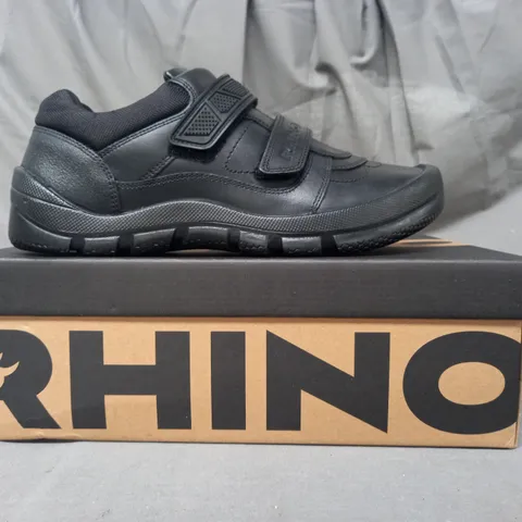 BOXED PAIR OF RHINO WARRIOR SHOES IN BLACK UK SIZE 8.5