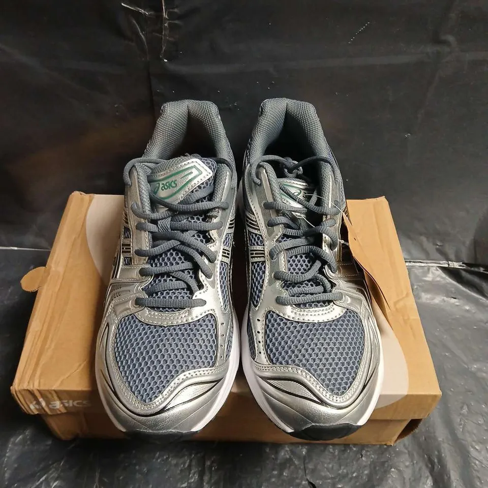 BOXED PAIR OF ASICS RUNNING SHOES – UK SIZE 8.5