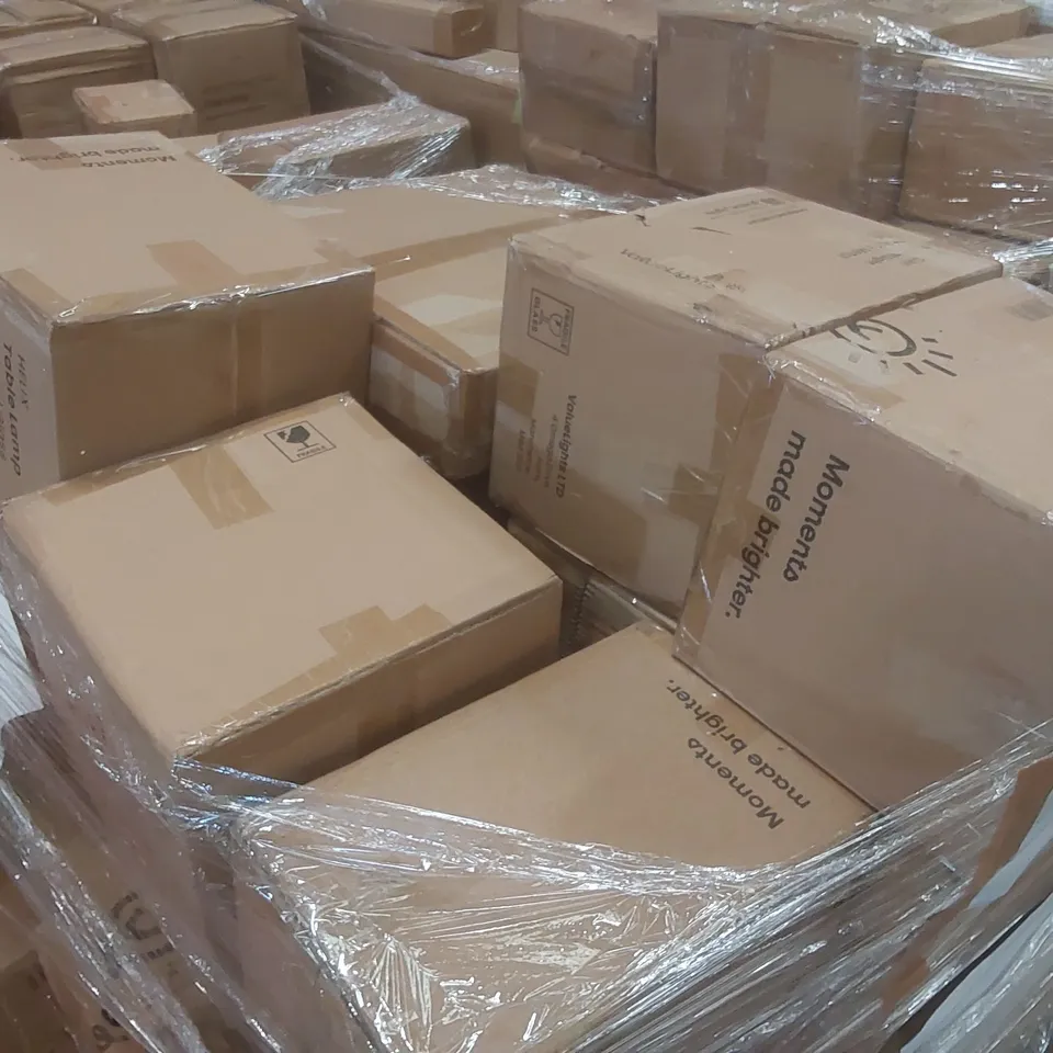 PALLET CONTAINING A VERY LARGE QUANTITY OF ASSORTED DESIGNER LIGHTING PRODUCTS