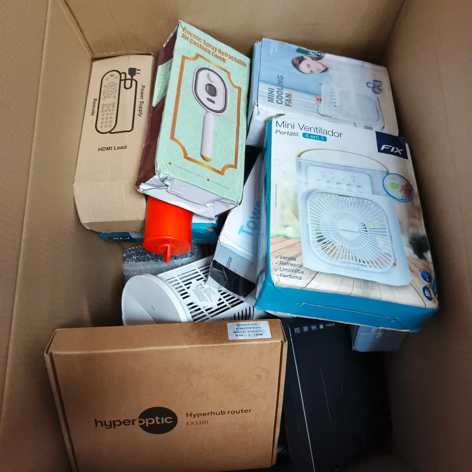 APPROXIMATELY 12 ASSORTED ITEMS INCLUDING MINI VENTILADOR , HDMI LEAD AND MINI COOLING FAN