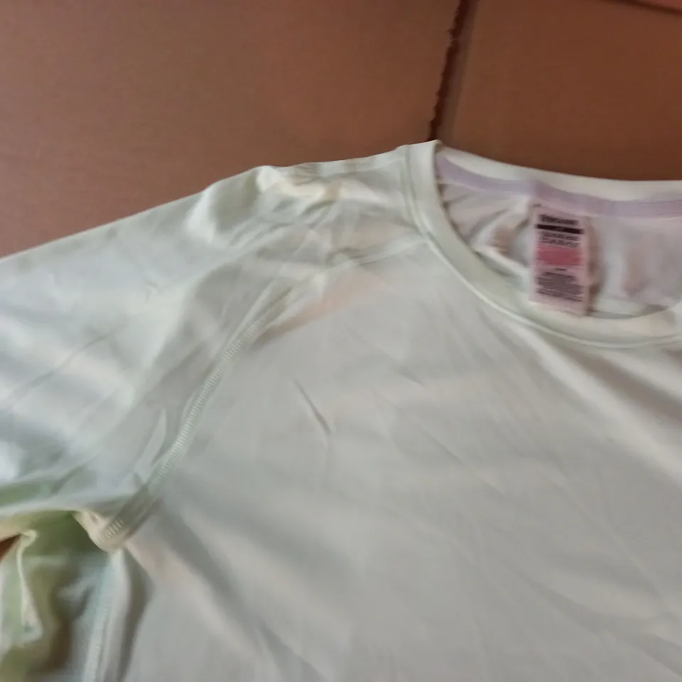 GYMSHARK LIGHT GREEN T-SHIRT - M