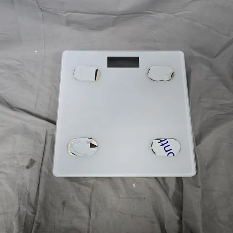 BLUETOOTH SMART SCALE – WHITE SQUARE PLATFORM WITH MANUAL