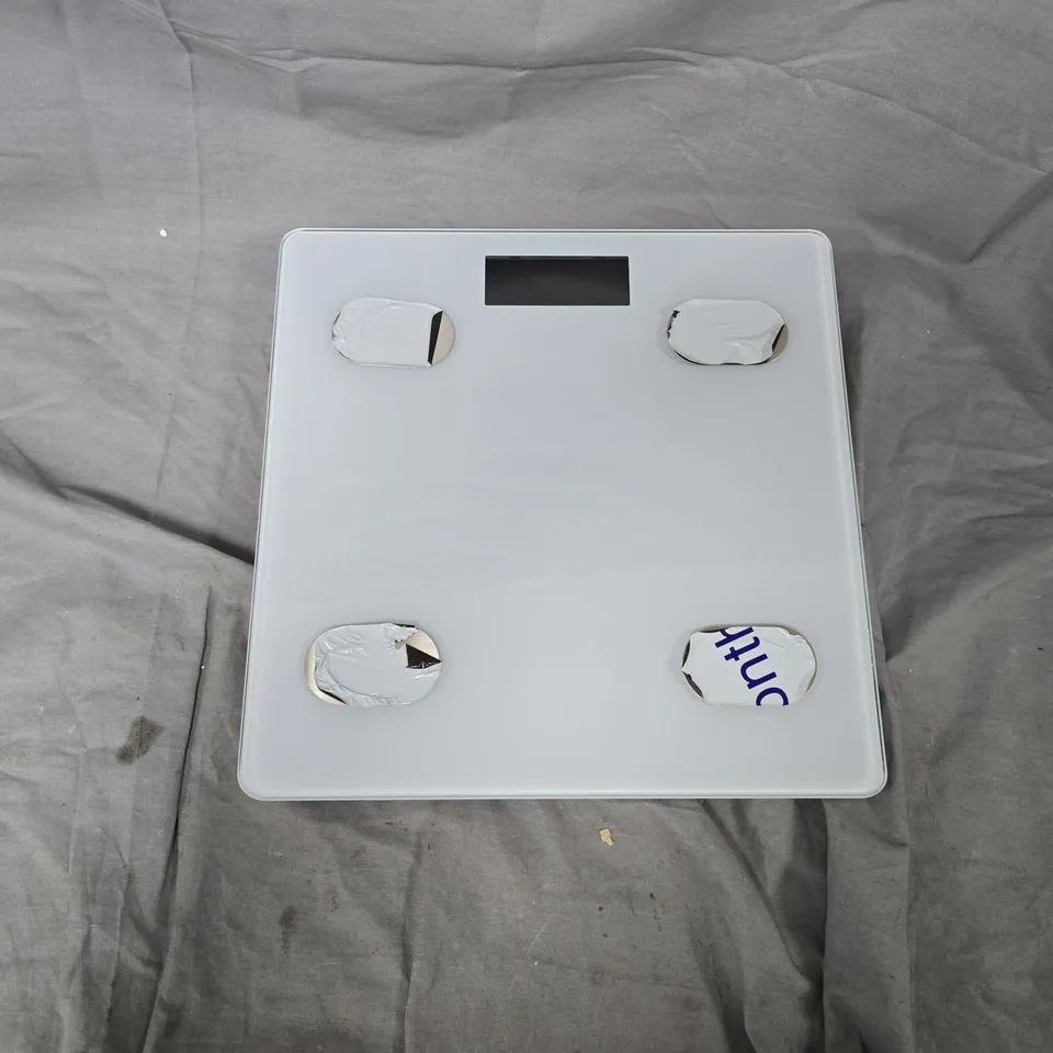 BLUETOOTH SMART SCALE – WHITE SQUARE PLATFORM WITH MANUAL
