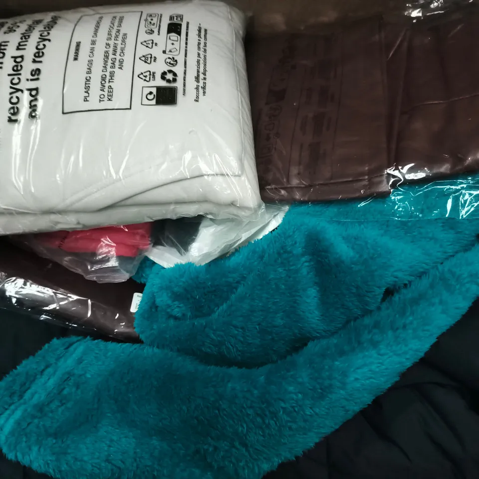 APPROXIMATELY 20 ASSORTED CLOTHING AND FASHION PRODUCTS IN VARIOUS STYLES AND SIZES - COLLECTION ONLY