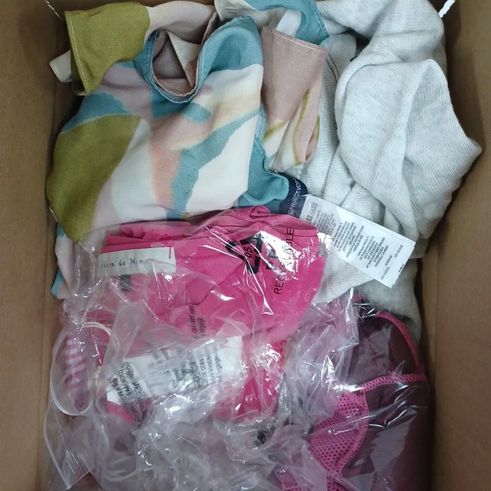 BOX OF APPROXIMATELY 10 ASSORTED CLOTHING PRODUCTS IN VARIOUS STYLES & SIZES TO INCLUDE JUMPERS, SHIRTS, VEST TOPS ETC 