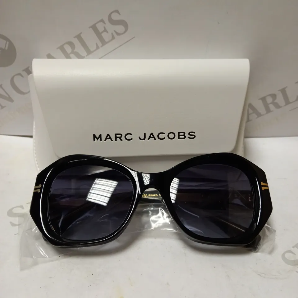 MARC JACOBS OVERSIZED SUNGLASSES - BLACK  RRP £195