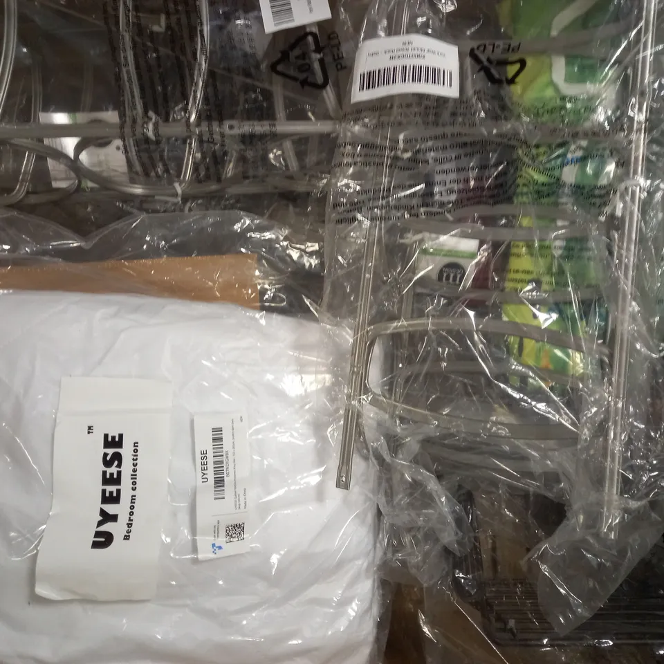 BOX OF APPROXIMATELY 10 ASSORTED HOUSEHOLD ITEMS TO INCLUDE DESIGNER WALL MOUNT TOWEL RACK, UYEESE KING SIZE MATTRESS PROTECTOR, CLASSICO CABINET KITCHEN WRAP ORGANIZER, ETC