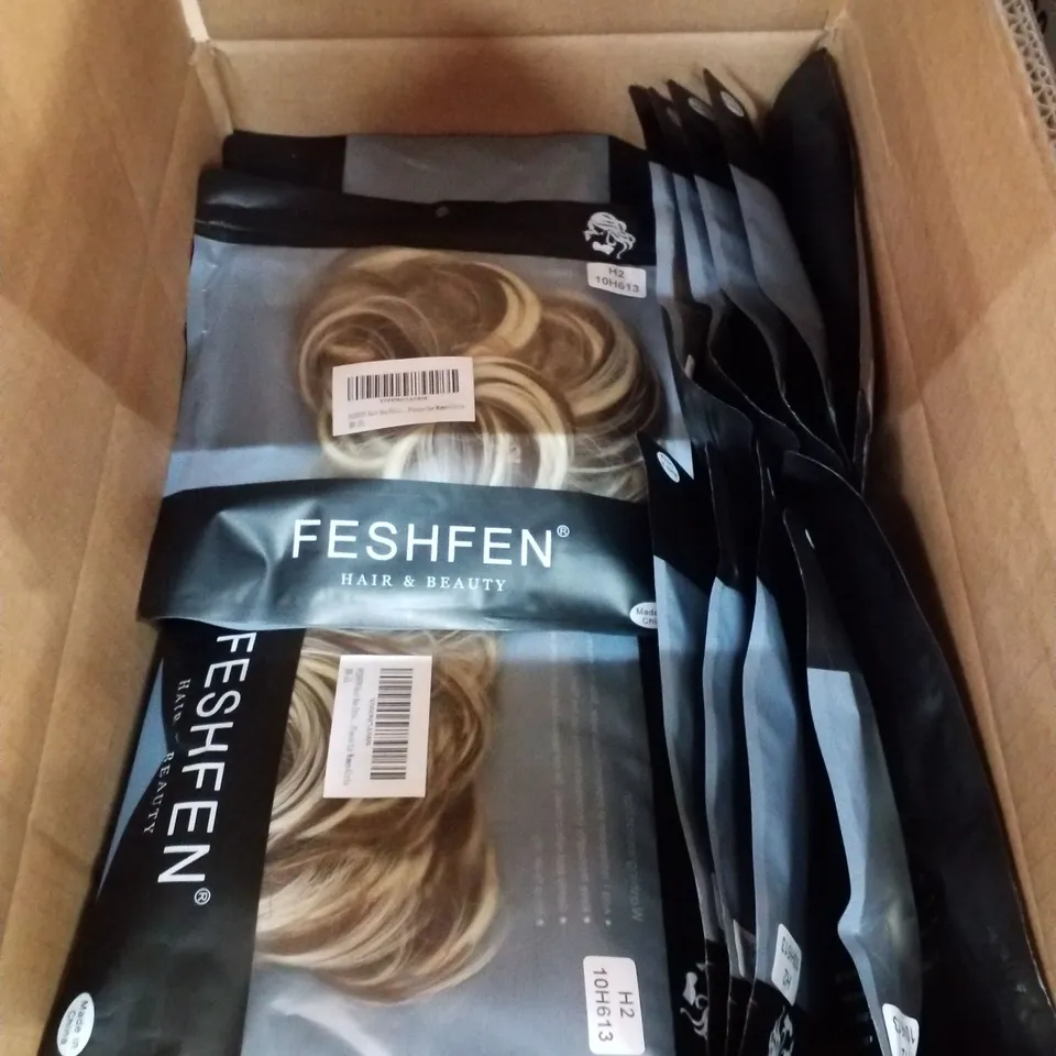 BOX CONTAINING APPROXIMATELY 50 BLACK HAIR BUN EXTENSIONS - BLONDE/BROWN