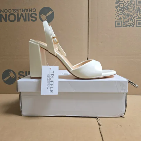 BOXED PAIR OF TRUFFLE COLLECTION OPEN TOE BLOCK HEEL SANDALS IN WHITE SIZE UK 6
